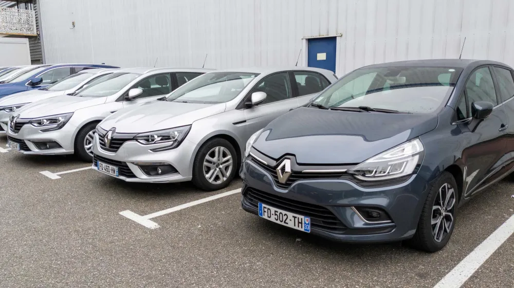 Voiture près de Sainte-Verge